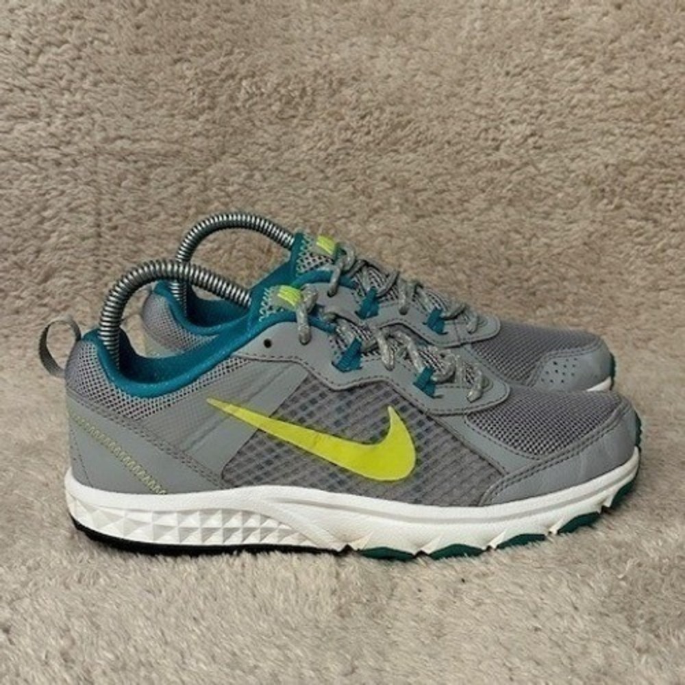 Nike Wild Trail Running Shoes Women 7.5 Gray Turbo Green 643074-003 EUC Rugged
